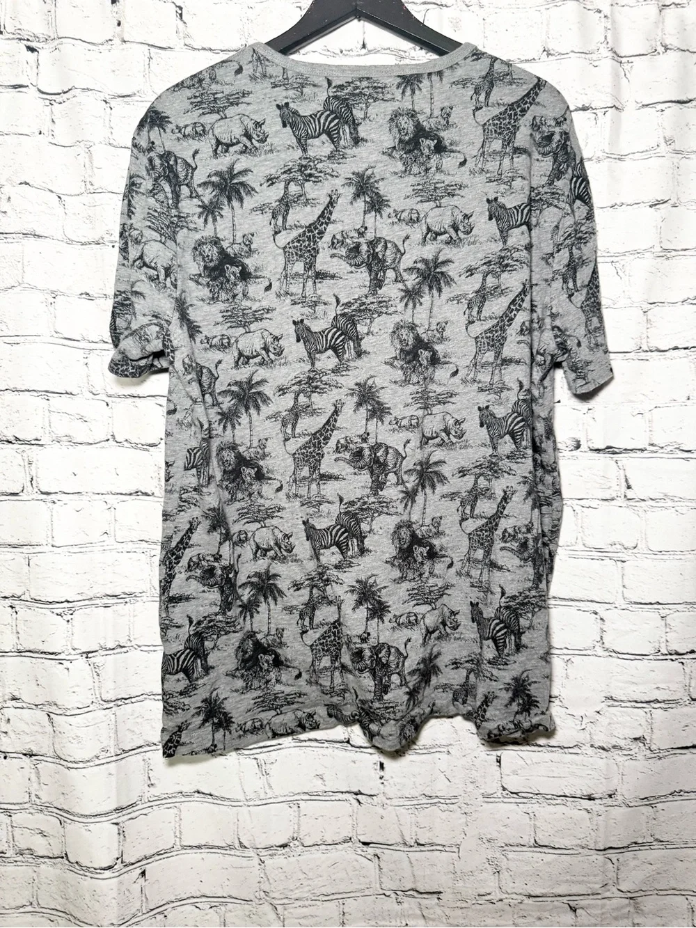 Banana Republic. Gray tshirt. Size XL